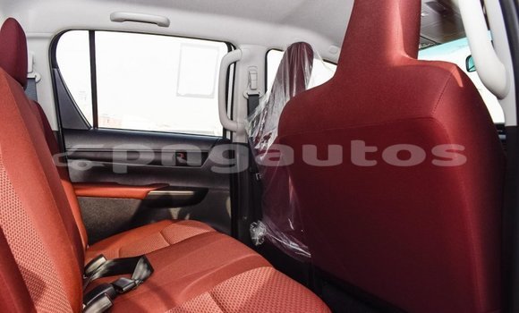 Acheter Import Voiture Toyota Hilux Blanc à Import - Dubai, Enga Acheter Import Voiture Toyota Hilux Blanc à Import - Dubai, Enga