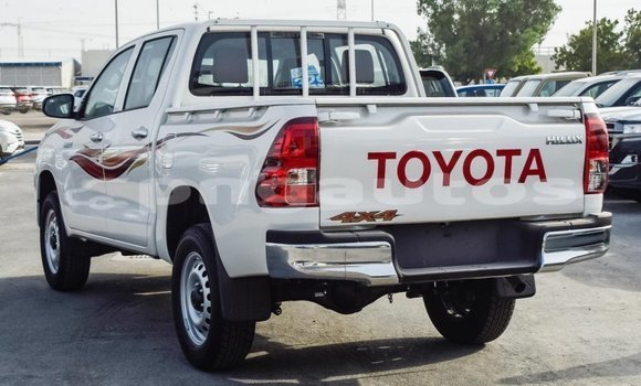Acheter Import Voiture Toyota Hilux Blanc à Import - Dubai, Enga Acheter Import Voiture Toyota Hilux Blanc à Import - Dubai, Enga