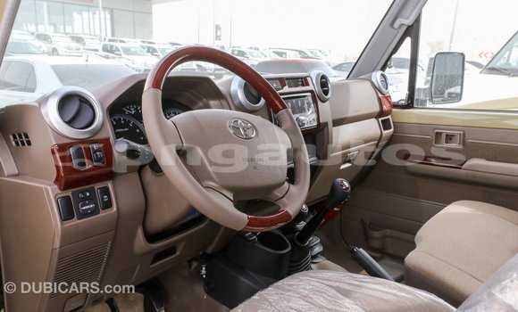 Buy Import Toyota Land Cruiser Beige Car in Import - Dubai in Enga Buy Import Toyota Land Cruiser Beige Car in Import - Dubai in Enga