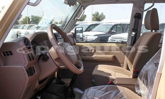 Acheter Import Voiture Toyota Land Cruiser Beige à Import - Dubai, Enga Acheter Import Voiture Toyota Land Cruiser Beige à Import - Dubai, Enga