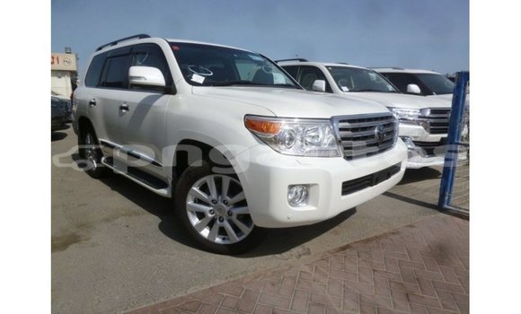 Buy Import Toyota Land Cruiser White Car in Import - Dubai in Enga Buy Import Toyota Land Cruiser White Car in Import - Dubai in Enga