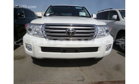 Buy Import Toyota Land Cruiser White Car in Import - Dubai in Enga Buy Import Toyota Land Cruiser White Car in Import - Dubai in Enga