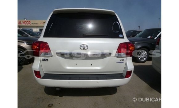 Buy Import Toyota Land Cruiser White Car in Import - Dubai in Enga Buy Import Toyota Land Cruiser White Car in Import - Dubai in Enga