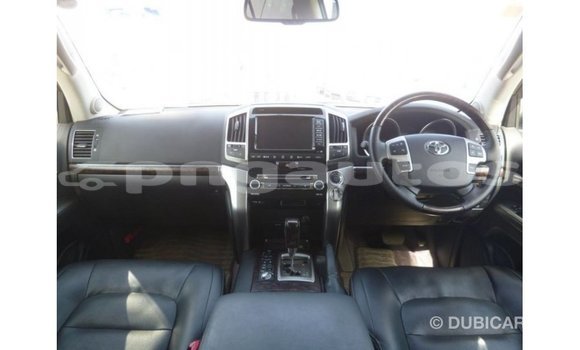 Buy Import Toyota Land Cruiser White Car in Import - Dubai in Enga Buy Import Toyota Land Cruiser White Car in Import - Dubai in Enga