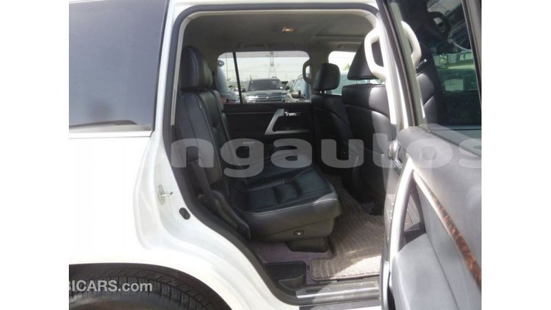 Big with watermark toyota land cruiser enga import dubai 4905