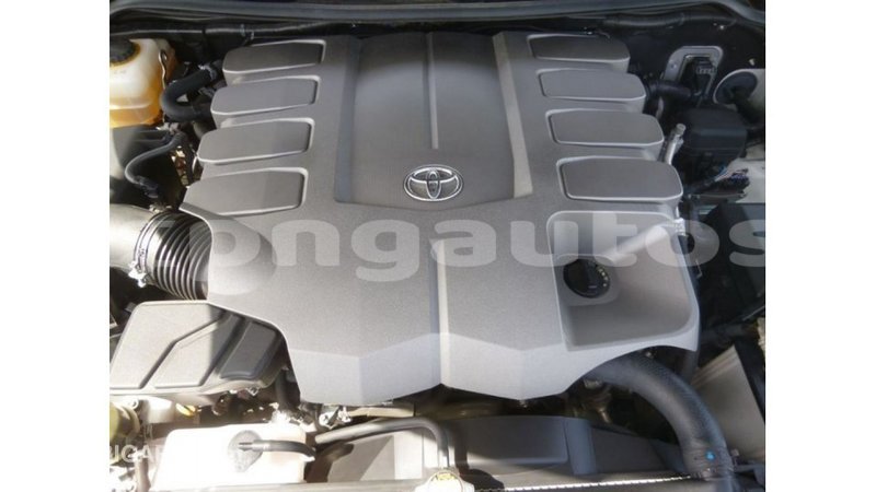 Big with watermark toyota land cruiser enga import dubai 4905