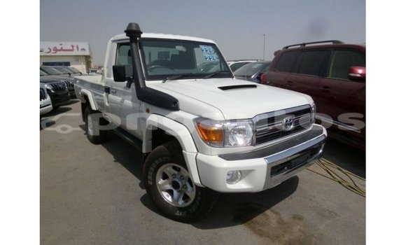 Buy Import Toyota Land Cruiser White Car in Import - Dubai in Enga Buy Import Toyota Land Cruiser White Car in Import - Dubai in Enga