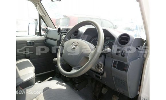 Buy Import Toyota Land Cruiser White Car in Import - Dubai in Enga Buy Import Toyota Land Cruiser White Car in Import - Dubai in Enga