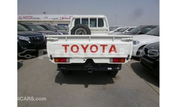Buy Import Toyota Land Cruiser White Car in Import - Dubai in Enga Buy Import Toyota Land Cruiser White Car in Import - Dubai in Enga