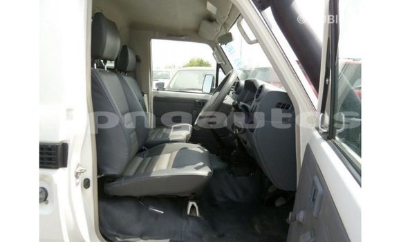Buy Import Toyota Land Cruiser White Car in Import - Dubai in Enga Buy Import Toyota Land Cruiser White Car in Import - Dubai in Enga