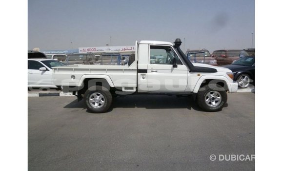 Buy Import Toyota Land Cruiser White Car in Import - Dubai in Enga Buy Import Toyota Land Cruiser White Car in Import - Dubai in Enga