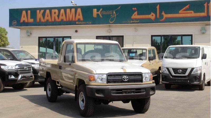 Big with watermark toyota land cruiser enga import dubai 4913