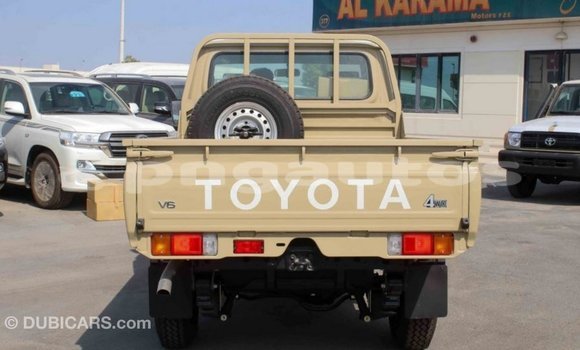 Acheter Import Voiture Toyota Land Cruiser Beige à Import - Dubai, Enga Acheter Import Voiture Toyota Land Cruiser Beige à Import - Dubai, Enga