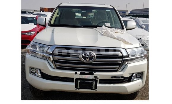 Buy Import Toyota Land Cruiser White Car in Import - Dubai in Enga Buy Import Toyota Land Cruiser White Car in Import - Dubai in Enga