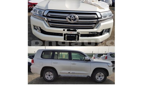 Buy Import Toyota Land Cruiser White Car in Import - Dubai in Enga Buy Import Toyota Land Cruiser White Car in Import - Dubai in Enga