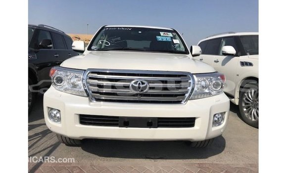 Buy Import Toyota Land Cruiser White Car in Import - Dubai in Enga Buy Import Toyota Land Cruiser White Car in Import - Dubai in Enga