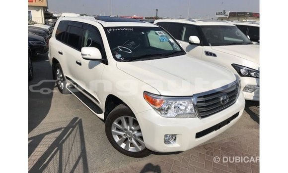 Buy Import Toyota Land Cruiser White Car in Import - Dubai in Enga Buy Import Toyota Land Cruiser White Car in Import - Dubai in Enga