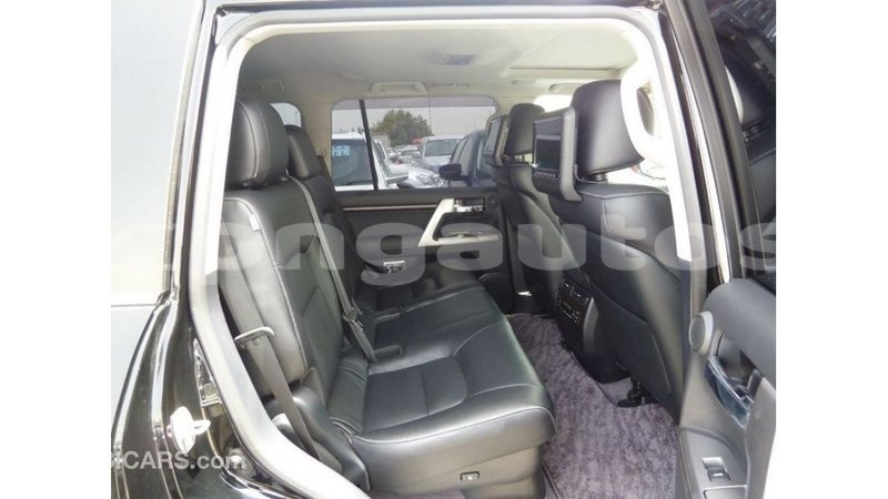 Big with watermark toyota land cruiser enga import dubai 4935