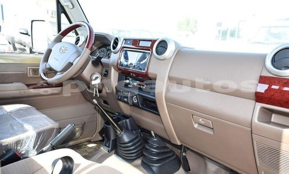 Buy Import Toyota Land Cruiser Beige Car in Import - Dubai in Enga Buy Import Toyota Land Cruiser Beige Car in Import - Dubai in Enga