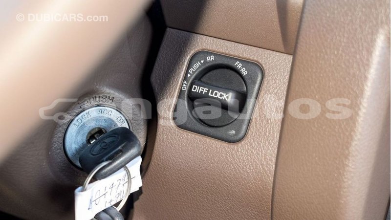 Big with watermark toyota land cruiser enga import dubai 4946