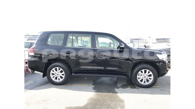 Big with watermark toyota land cruiser enga import dubai 4948