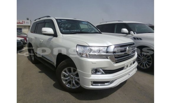 Buy Import Toyota Land Cruiser White Car in Import - Dubai in Enga Buy Import Toyota Land Cruiser White Car in Import - Dubai in Enga
