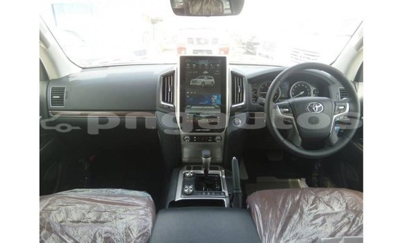 Buy Import Toyota Land Cruiser White Car in Import - Dubai in Enga Buy Import Toyota Land Cruiser White Car in Import - Dubai in Enga