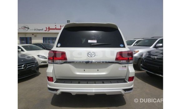 Buy Import Toyota Land Cruiser White Car in Import - Dubai in Enga Buy Import Toyota Land Cruiser White Car in Import - Dubai in Enga