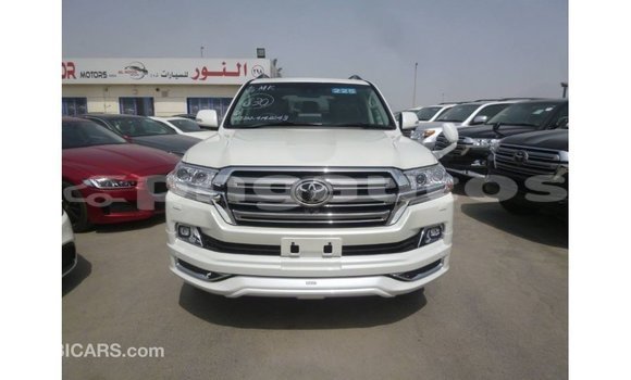 Buy Import Toyota Land Cruiser White Car in Import - Dubai in Enga Buy Import Toyota Land Cruiser White Car in Import - Dubai in Enga