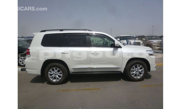 Buy Import Toyota Land Cruiser White Car in Import - Dubai in Enga Buy Import Toyota Land Cruiser White Car in Import - Dubai in Enga