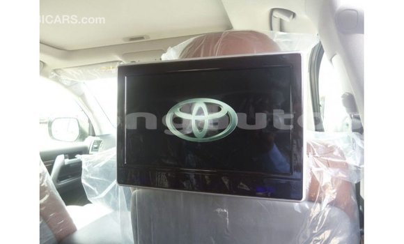 Buy Import Toyota Land Cruiser White Car in Import - Dubai in Enga Buy Import Toyota Land Cruiser White Car in Import - Dubai in Enga