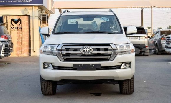 Buy Import Toyota Land Cruiser White Car in Import - Dubai in Enga Buy Import Toyota Land Cruiser White Car in Import - Dubai in Enga