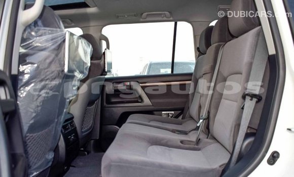 Buy Import Toyota Land Cruiser White Car in Import - Dubai in Enga Buy Import Toyota Land Cruiser White Car in Import - Dubai in Enga