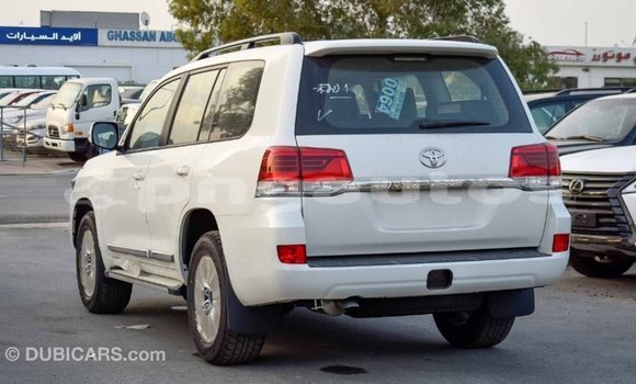 Buy Import Toyota Land Cruiser White Car in Import - Dubai in Enga Buy Import Toyota Land Cruiser White Car in Import - Dubai in Enga