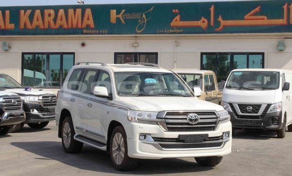 Acheter Import Voiture Toyota Land Cruiser Blanc à Import - Dubai, Enga Acheter Import Voiture Toyota Land Cruiser Blanc à Import - Dubai, Enga