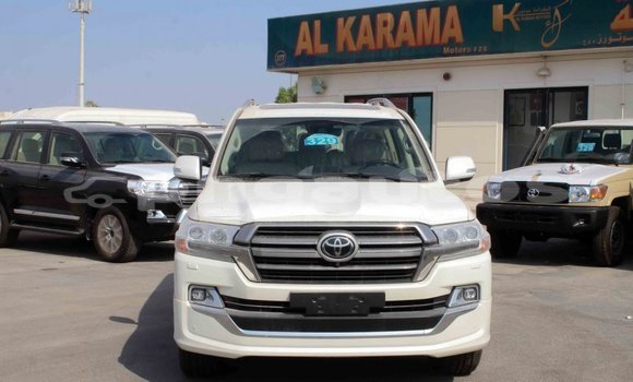 Acheter Import Voiture Toyota Land Cruiser Blanc à Import - Dubai, Enga Acheter Import Voiture Toyota Land Cruiser Blanc à Import - Dubai, Enga