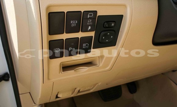 Acheter Import Voiture Toyota Land Cruiser Blanc à Import - Dubai, Enga Acheter Import Voiture Toyota Land Cruiser Blanc à Import - Dubai, Enga