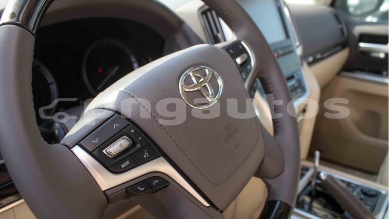 Big with watermark toyota land cruiser enga import dubai 4954