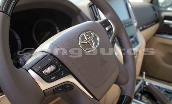 Acheter Import Voiture Toyota Land Cruiser Blanc à Import - Dubai, Enga Acheter Import Voiture Toyota Land Cruiser Blanc à Import - Dubai, Enga