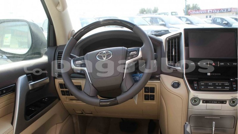 Big with watermark toyota land cruiser enga import dubai 4954
