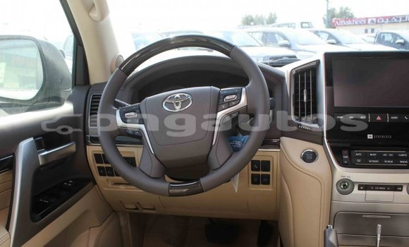 Acheter Import Voiture Toyota Land Cruiser Blanc à Import - Dubai, Enga Acheter Import Voiture Toyota Land Cruiser Blanc à Import - Dubai, Enga