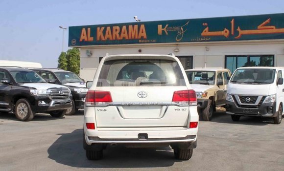 Acheter Import Voiture Toyota Land Cruiser Blanc à Import - Dubai, Enga Acheter Import Voiture Toyota Land Cruiser Blanc à Import - Dubai, Enga