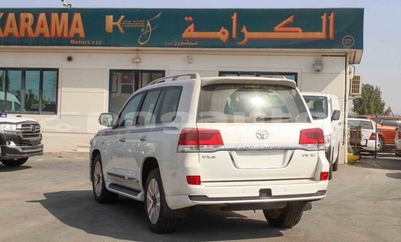 Acheter Import Voiture Toyota Land Cruiser Blanc à Import - Dubai, Enga Acheter Import Voiture Toyota Land Cruiser Blanc à Import - Dubai, Enga