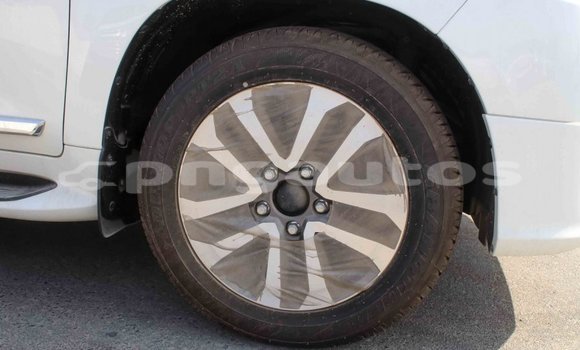 Acheter Import Voiture Toyota Land Cruiser Blanc à Import - Dubai, Enga Acheter Import Voiture Toyota Land Cruiser Blanc à Import - Dubai, Enga