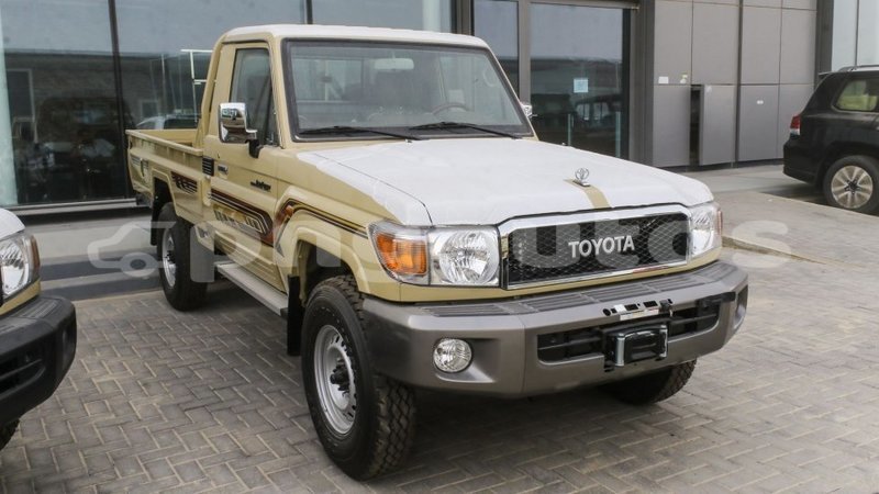 Big with watermark toyota land cruiser enga import dubai 4958