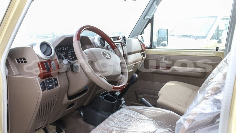 Big with watermark toyota land cruiser enga import dubai 4958