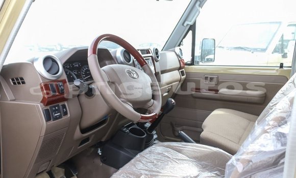 Buy Import Toyota Land Cruiser Beige Car in Import - Dubai in Enga Buy Import Toyota Land Cruiser Beige Car in Import - Dubai in Enga