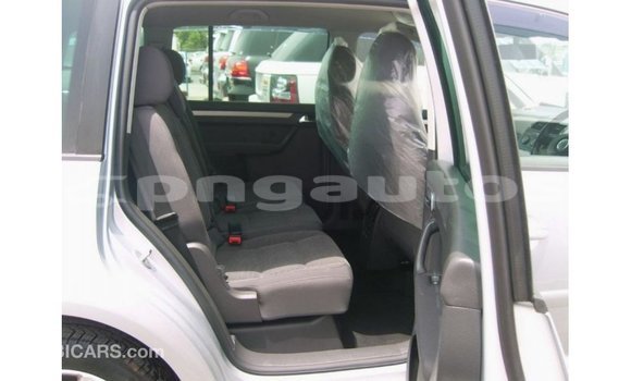 Buy Import Volkswagen Touran Other Car in Import - Dubai in Enga Buy Import Volkswagen Touran Other Car in Import - Dubai in Enga