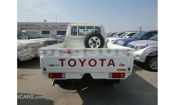 Buy Import Toyota Land Cruiser White Car in Import - Dubai in Enga Buy Import Toyota Land Cruiser White Car in Import - Dubai in Enga