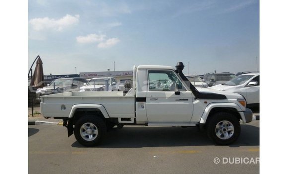 Buy Import Toyota Land Cruiser White Car in Import - Dubai in Enga Buy Import Toyota Land Cruiser White Car in Import - Dubai in Enga
